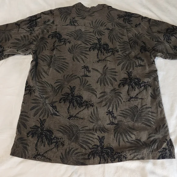 Tommy Bahama 100% Silk Button Down Short Sleeve Shirt Mens Size Medium Tropical - Picture 3 of 6